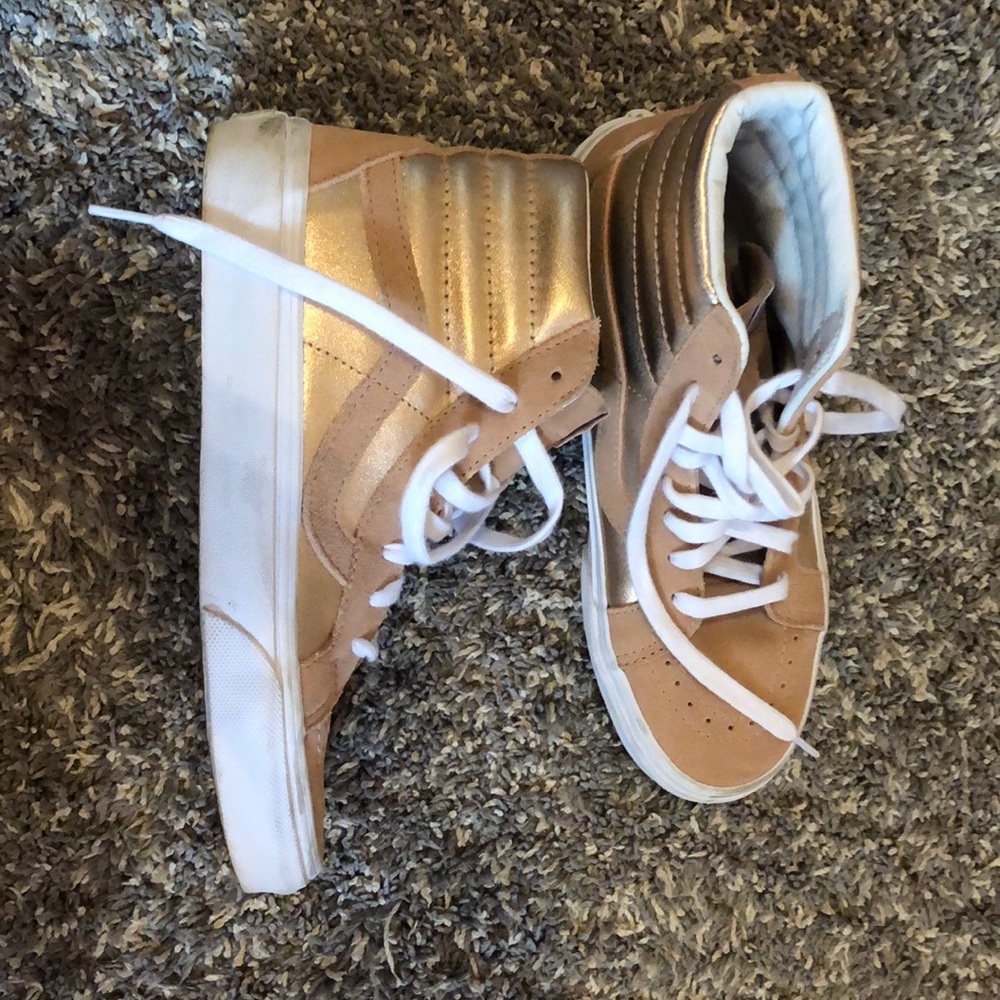Women’s light pink high top vans